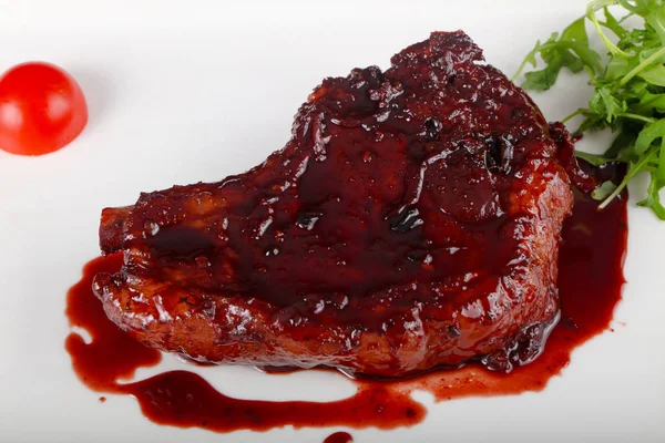 Böğürtlen soslu biftek.