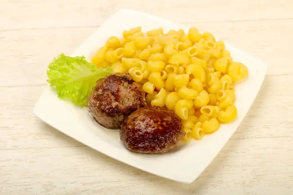 Pirzola ile makarna makarna