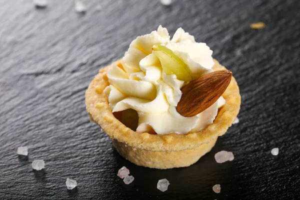 Tartlet Com Creme Queijo Amêndoa — Fotografia de Stock