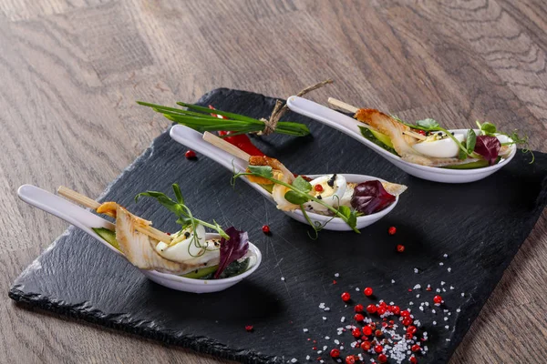 Yılan balığı ve Bıldırcın yumurta ile snack