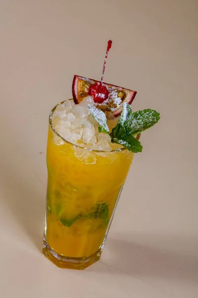 Mojito Com Maracujá Hortelã — Fotografia de Stock