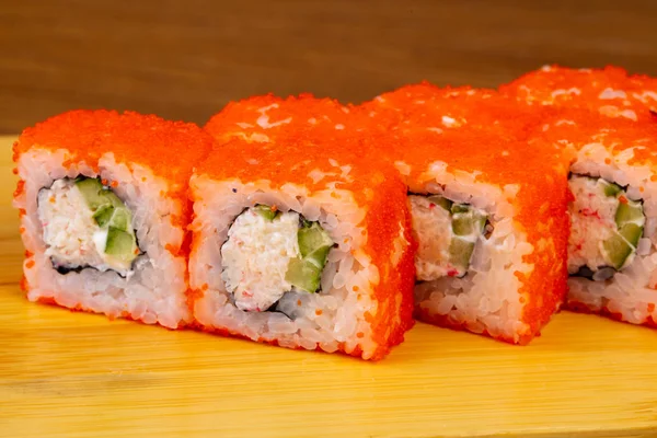 Lezzetli California sushi roll seti