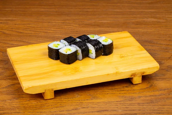 Lezzetli avokado sushi roll seti