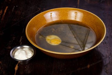 Yumurta ile yaz kuzukulağı çorbası