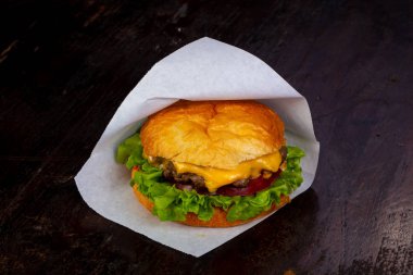 Burger pirzola ve peynir