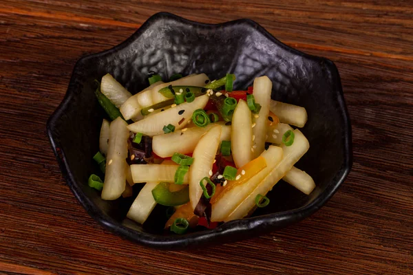 Insalata Giapponese Daikon Con Cipolla Verde — Foto Stock