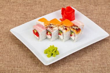 Japon geleneksel soğuk yılan balığı rulo