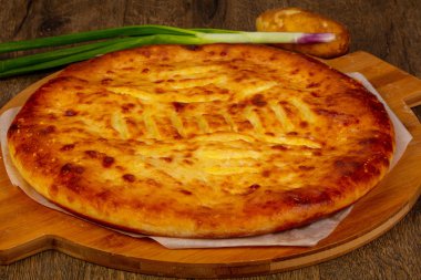 Ev yapımı geleneksel lezzetli Osetya pasta