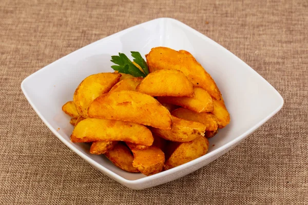 Kızarmış patates maydanoz hizmet Fransız