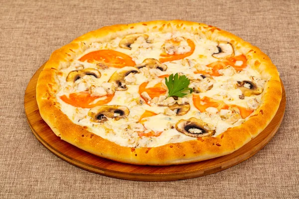 Mantar, peynir ve domates Pizza