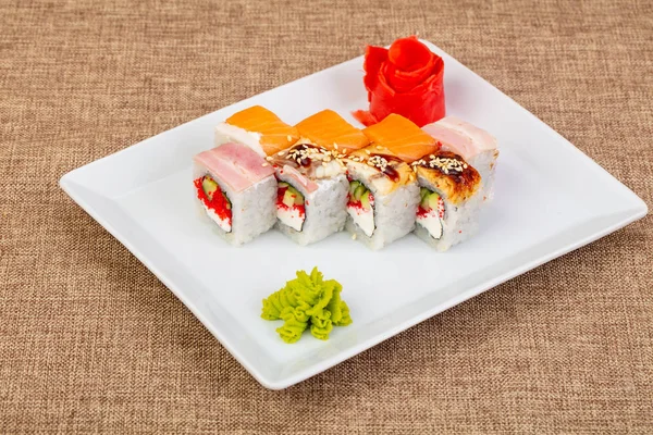 Japon geleneksel soğuk yılan balığı rulo