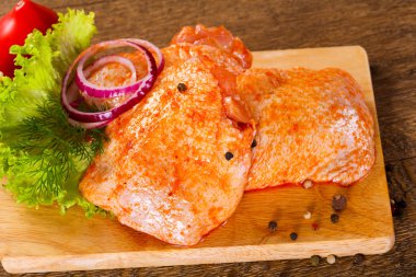 Marine edilmiş tavuk uyluk için ızgara ve Barbekü