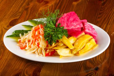 Pickked sebze - lahana, biber, salatalık