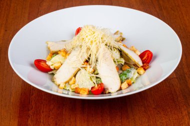 Lezzetli ceasar Salata tavuk