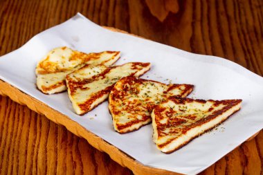 Baharat ile Izgara Hellim peyniri