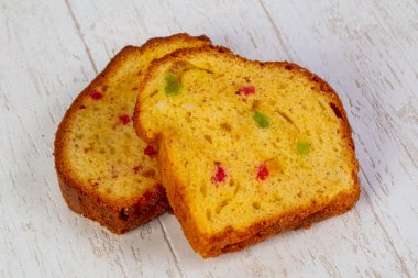 kurutulmuş meyve ile lezzetli Paskalya kek