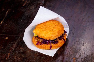 Burger çekti domuz eti ve lahana