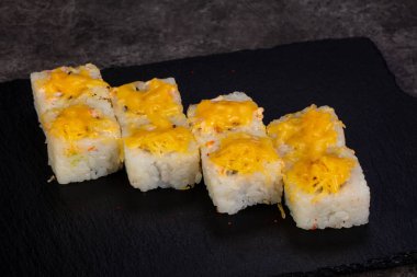 Japonca rulo ile pirinç pişmiş