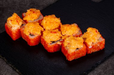 Japonca rulo ile pirinç pişmiş