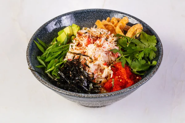 Yengeç eti ile poke