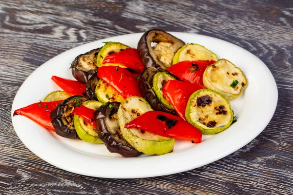 Lezzetli ızgara patlıcan, kabak, biber