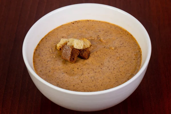 Kremalı mantar çorbası ile petrol