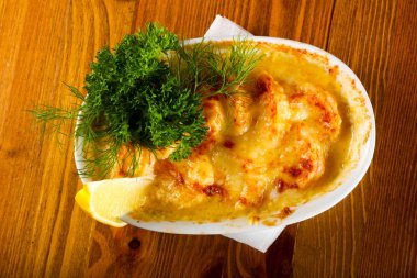 Karides ve peynir ile Cocotte