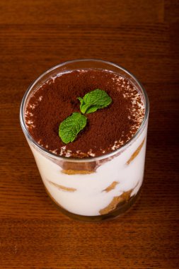 Nane cam ile tiramisu pasta