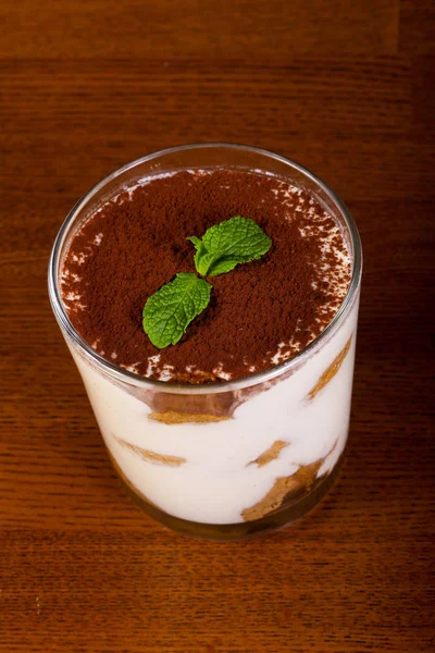 Nane cam ile tiramisu pasta