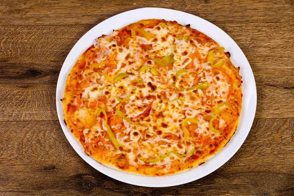 Pizza sarı dolmalık biber ile