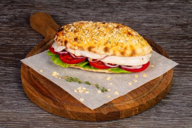 Tavuk göğsü ve sebze ile gözleme