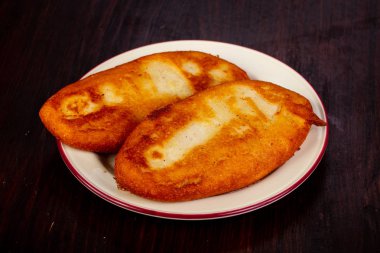 İki patates gözlemesi plaka