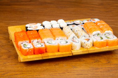 Lezzetli çeşitli Philadelphia sushi seti rulo