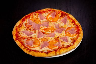 Lezzetli Prosciutto pizza jambon ve domates ile