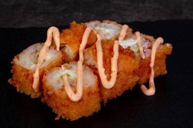 Karides ile Japon geleneksel rulo