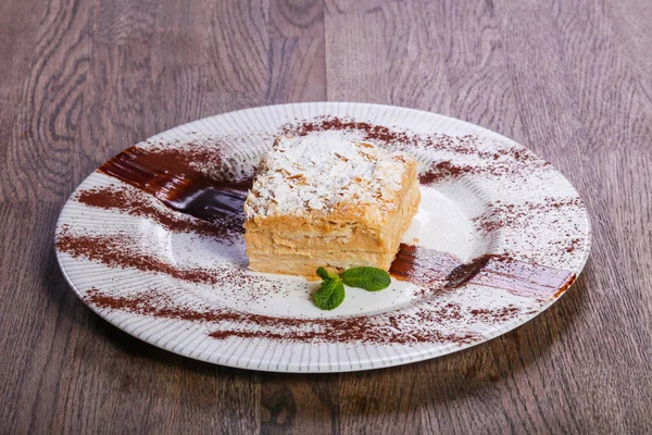 Nane yaprakları hizmet lezzetli Napoleon kek