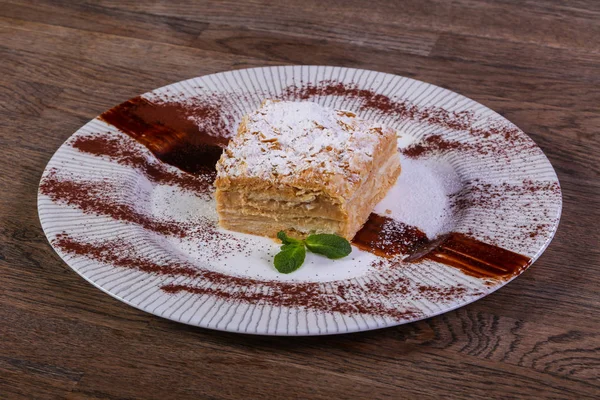 Nane yaprakları hizmet lezzetli Napoleon kek