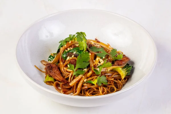 Yumurta noodle istiridye sosu ile