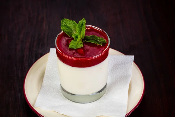 Panacotta Postre Servido Hojas Menta — Foto de Stock