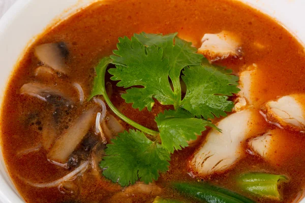 Tom yam tavuk çorbası