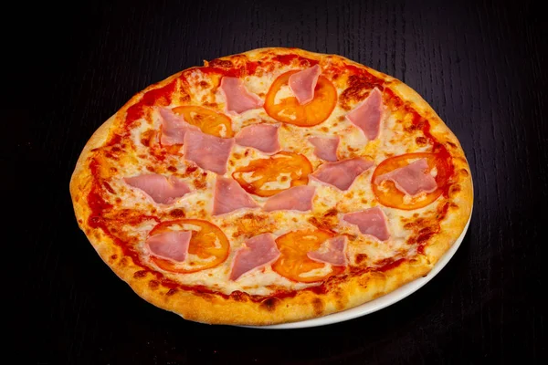 Lezzetli Prosciutto pizza jambon ve domates ile