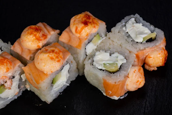 Japon geleneksel rulo somon ile