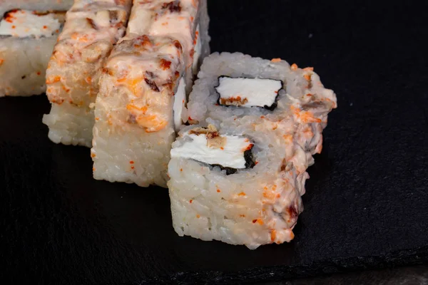 Yengeç eti ile Japon rulo