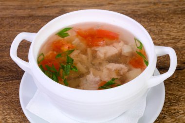 Havuçlu ve otlu tavuk çorbası