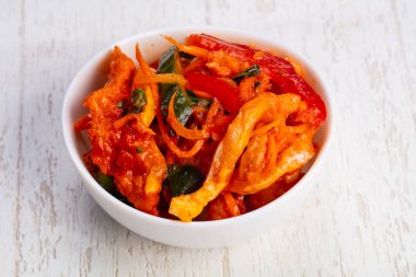 Lezzetli heh balık salata sebze ile