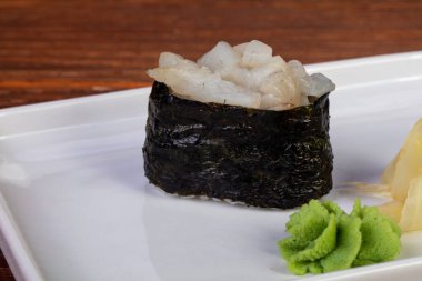 Japon Suşi gunkan sarıkuyruk ile