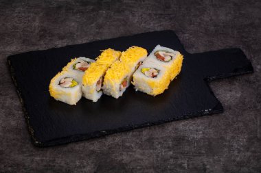 Ton balığı ile Japon geleneksel rulo 