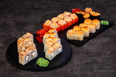 Japon Suşi ile çeşitli madde ayarla