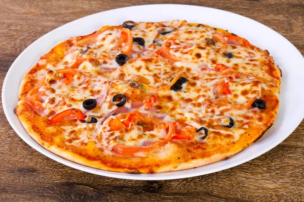 Pizza Med Skinka Och Ost — Stockfoto