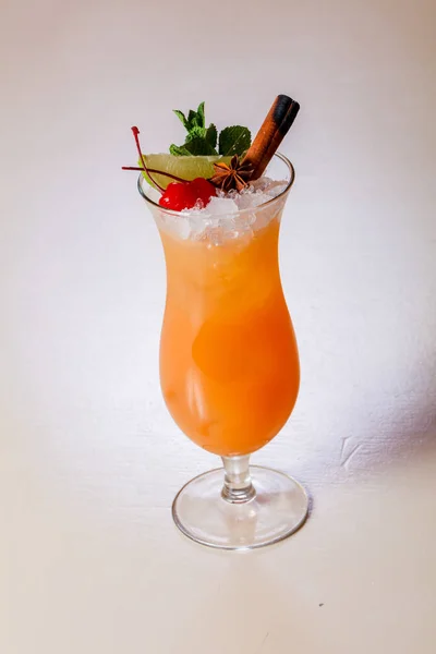 Tequila Sunrise Cocktail Met Munt — Stockfoto